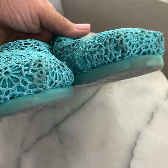 TOMS Turquoise Lace shoes, size 7.5 - Picture 4 of 7